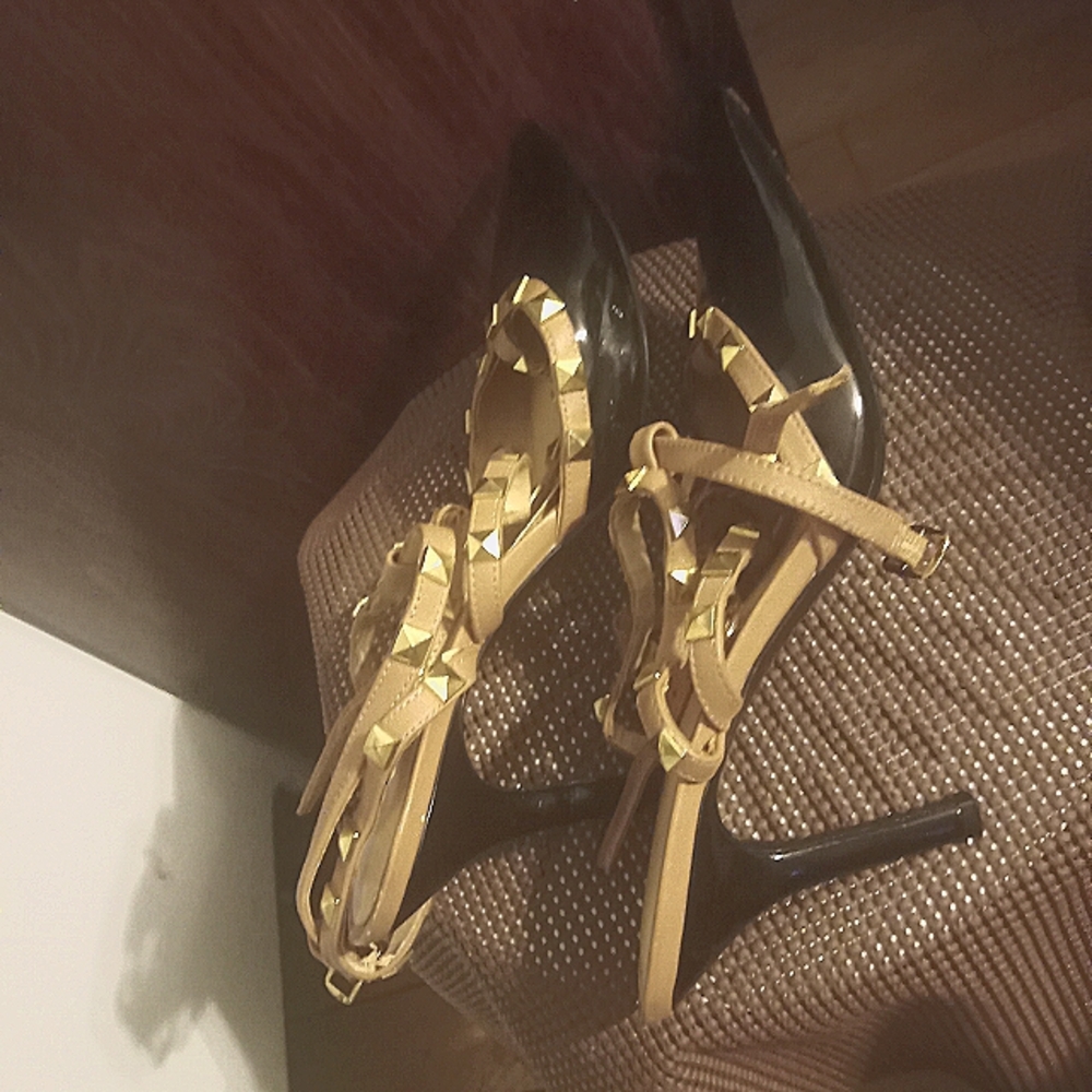 Elegant Black and Gold Women's Heels Bcbgeneration